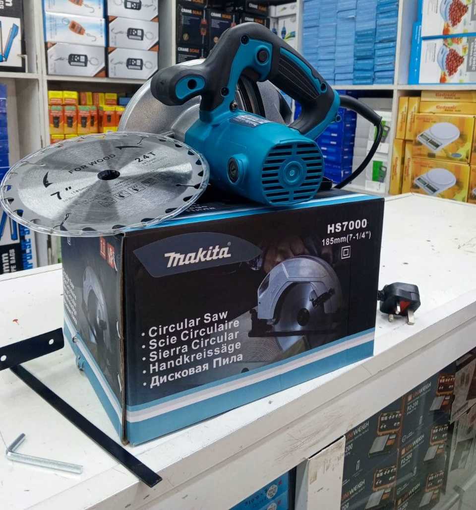 98173ea3-96ed-48de-adfe-982dcebd4bc7 Makita circular saw 7" 1400w - Image 1