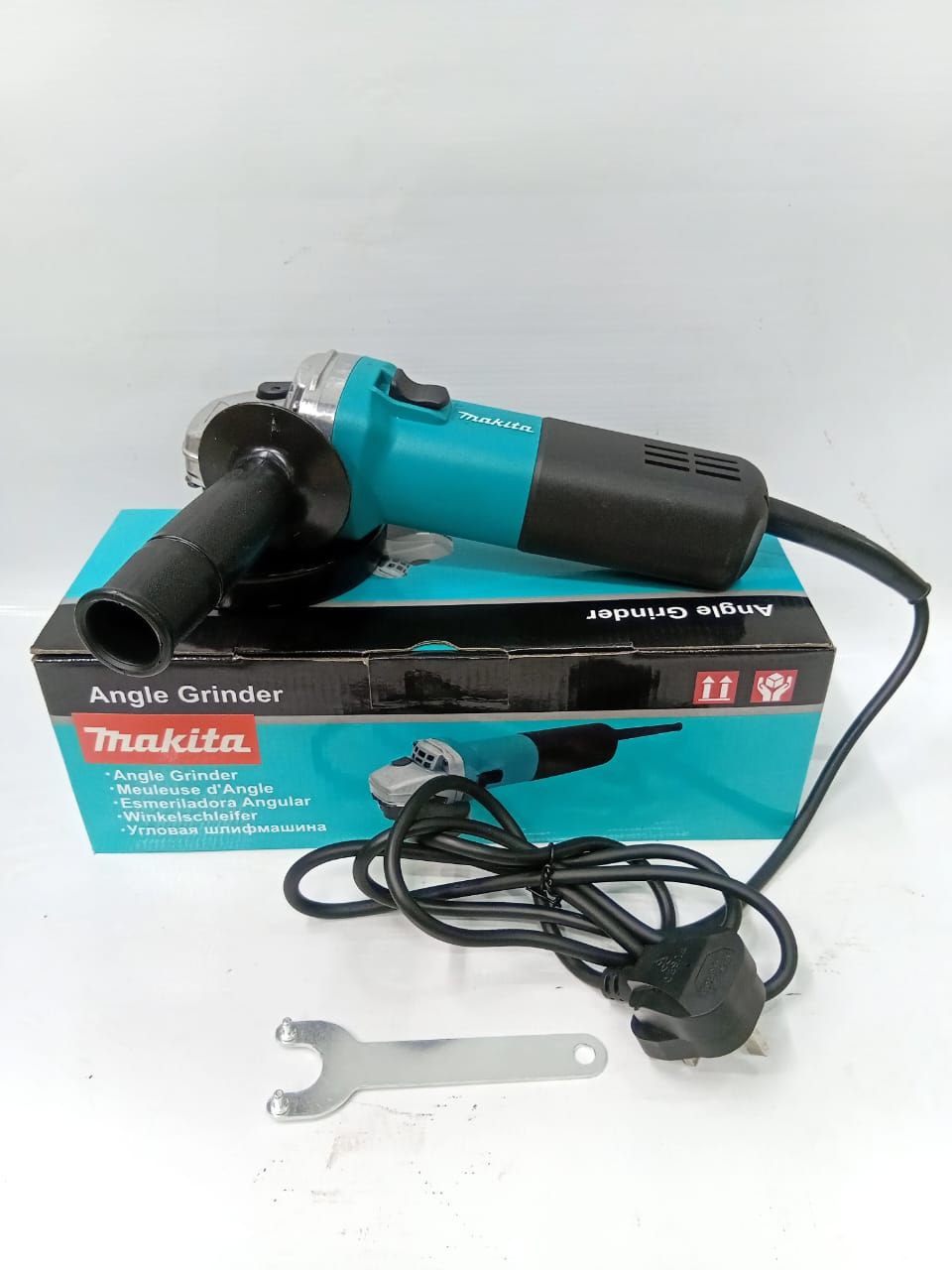 ee375ed9-8e37-4a9e-aa97-dae5f73b2f67 Makita 4.5-inch Angle Grinder - Image 1