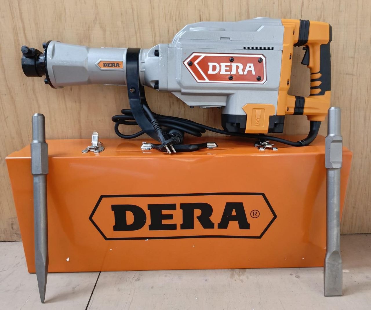 a3bbb2ec-59c8-4f35-9a5a-980442cd10e7 Dera 1800W / heavy-duty electric demolition hammer - Image 1