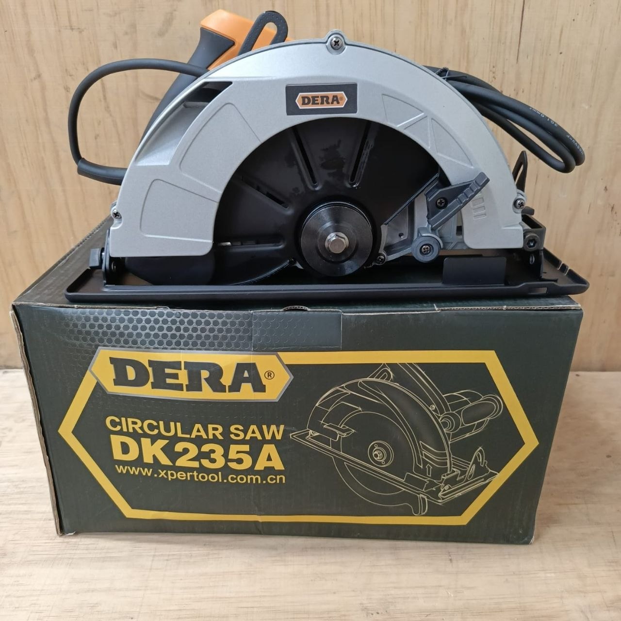 fabfd8b9-ec93-4ad4-b3d8-d9ff320d061c DERA 9-inch heavy-duty corded circular saw 2200W - Image 1