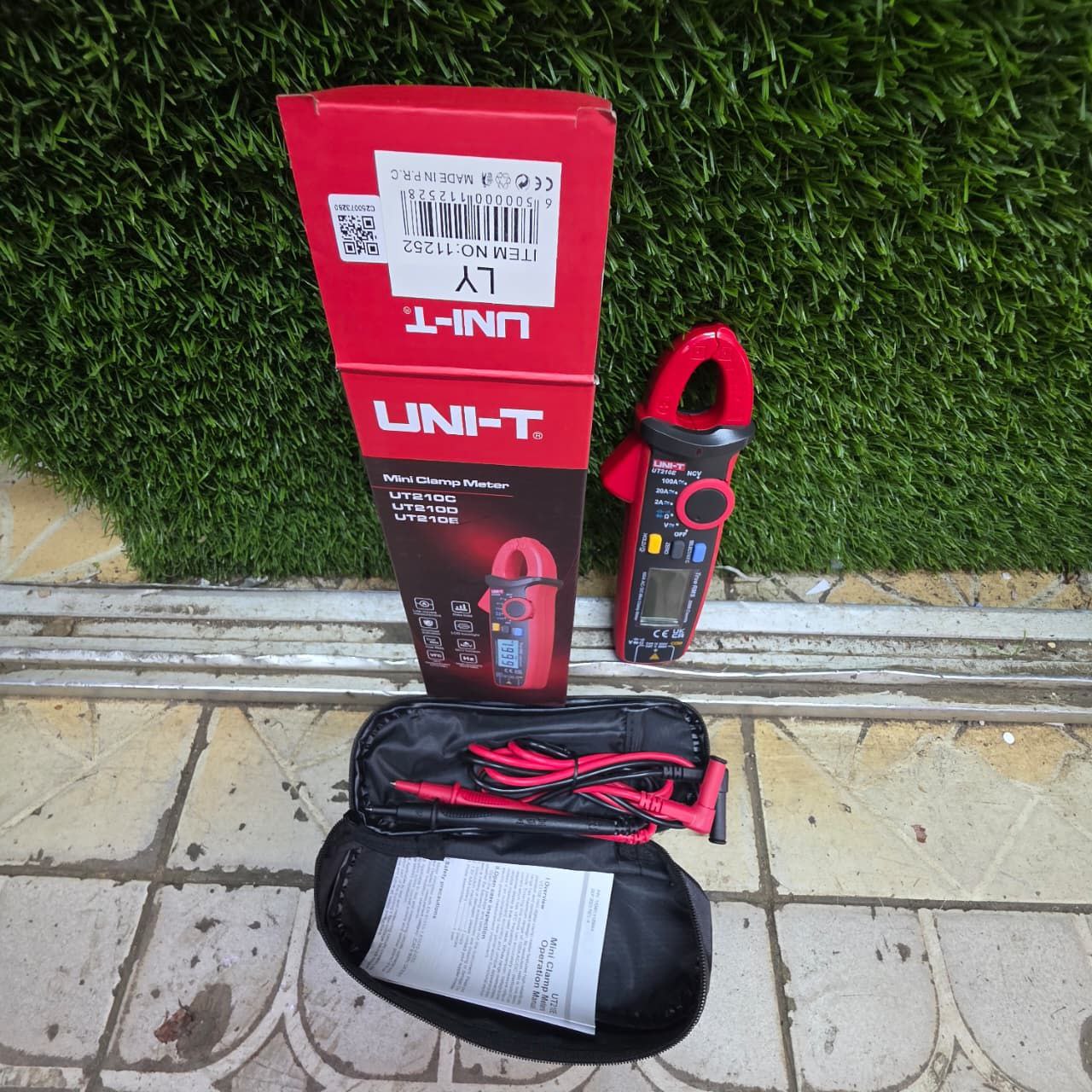 b6e5692b-c012-460d-aff1-da2548731b7e UNI-T UT210E Mini Digital Clamp Meter - Image 1