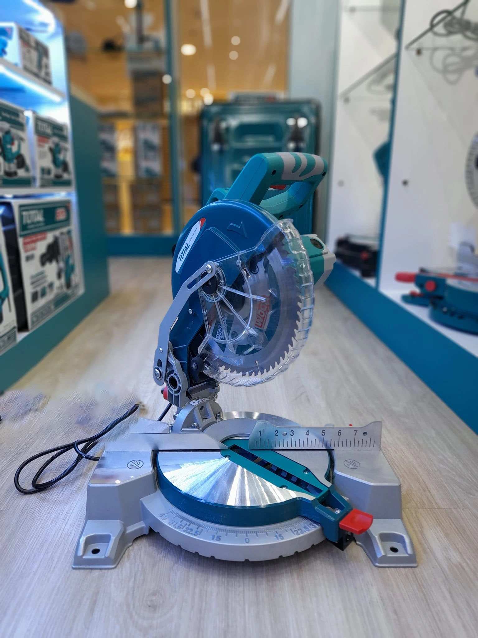 total-ts42152557-4 Total TS42152557 Mitre saw 1800W 255mm - Image 1